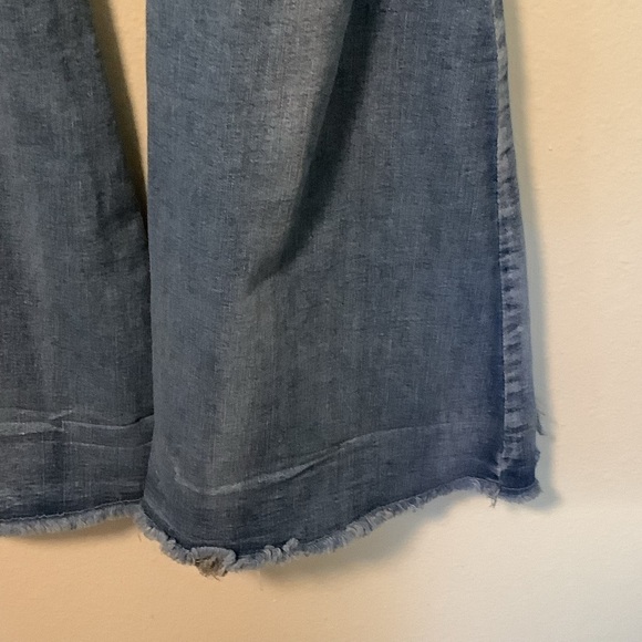 Almost Famous Women’s frayed‎ distressed bell bottom hippie boho jeans size 11 - Picture 10 of 12